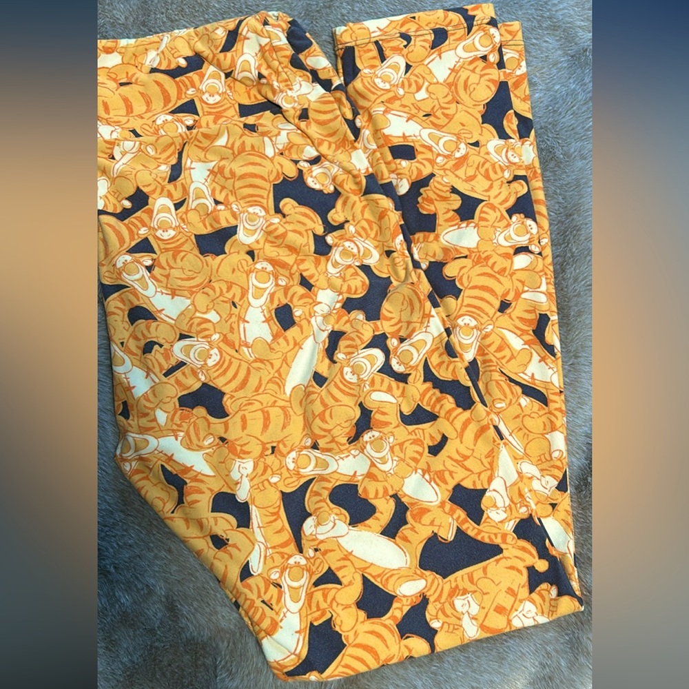 Lularoe tigger leggings regular (one size)
